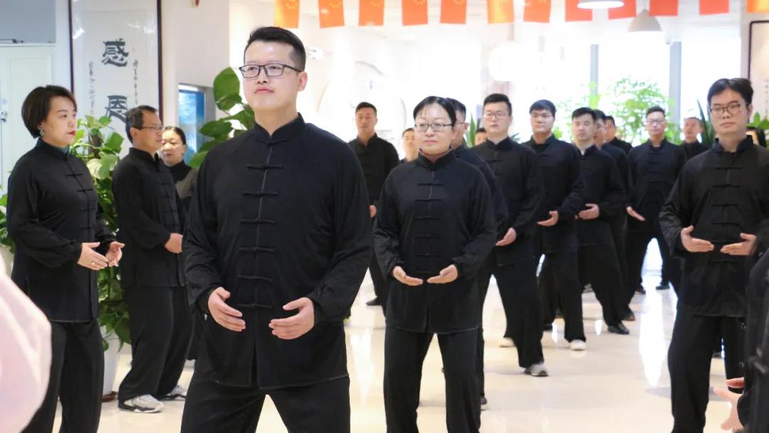 榮盛科技集團(tuán)組織開展健身氣功「八段錦」訓(xùn)練活動(dòng)