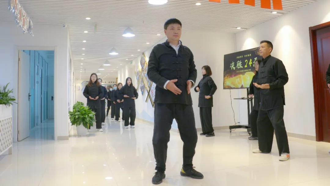 榮盛科技集團(tuán)組織開展健身氣功「八段錦」訓(xùn)練活動(dòng)