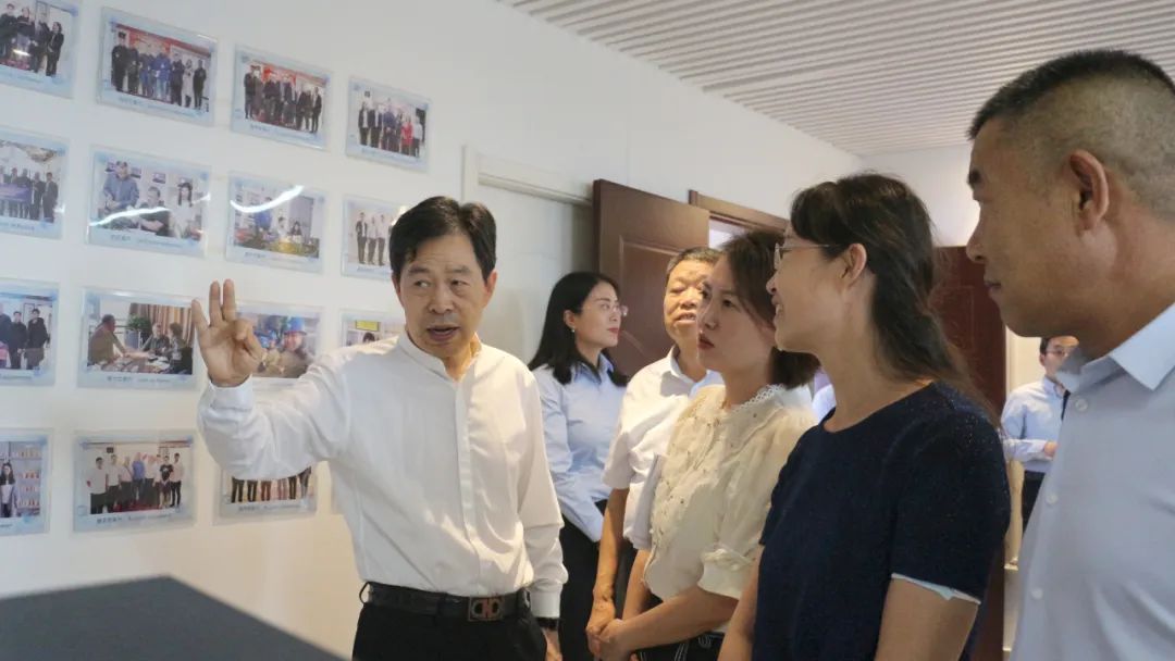 新密市委常委、政法委書記劉軍杰一行蒞臨榮盛科技集團(tuán)調(diào)研指導(dǎo)