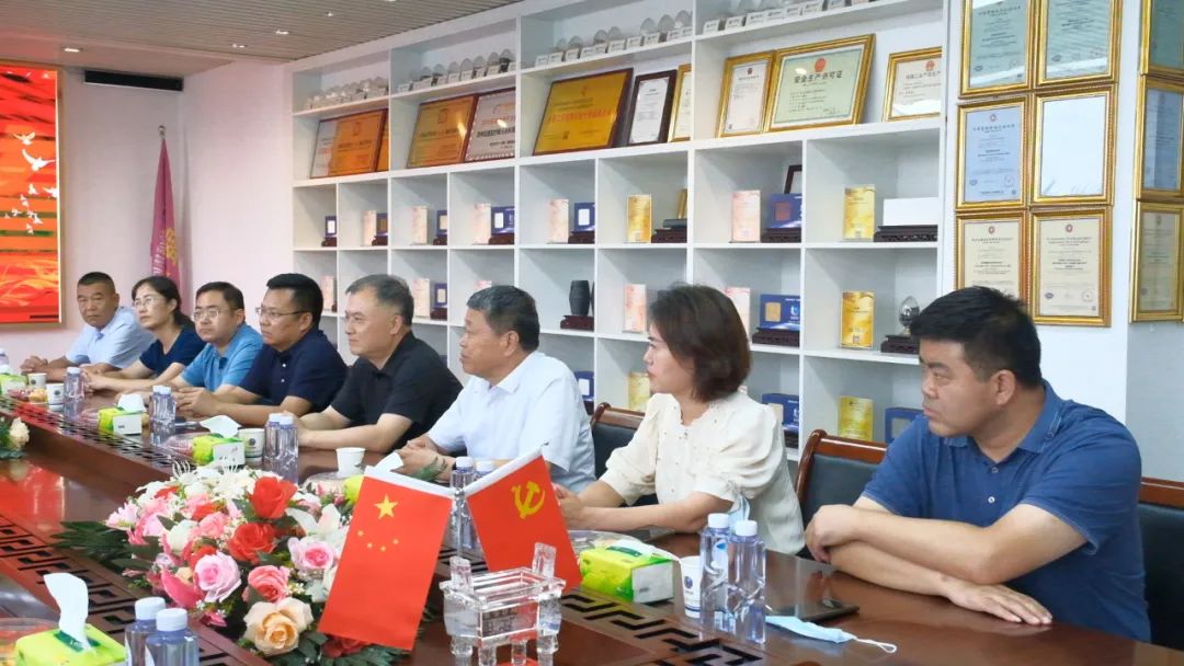 新密市委常委、政法委書記劉軍杰一行蒞臨榮盛科技集團(tuán)調(diào)研指導(dǎo)